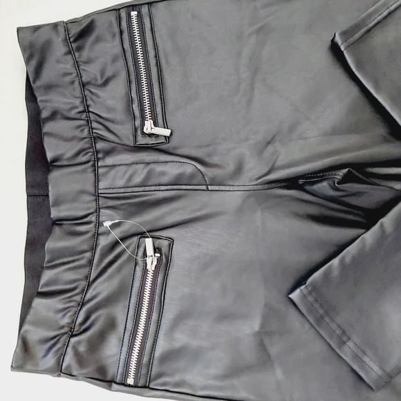 Blank NYC Black Vegan Leather Classic Look Skinny Zip Pockets Moto Pants P1085 - Picture 3 of 8